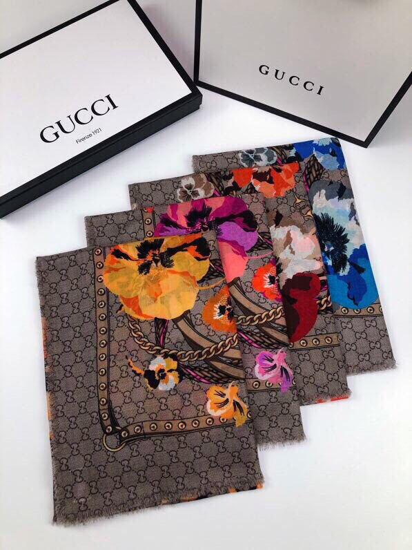 GUCCI 25S SCARF 140 IN CASHMERE 740372