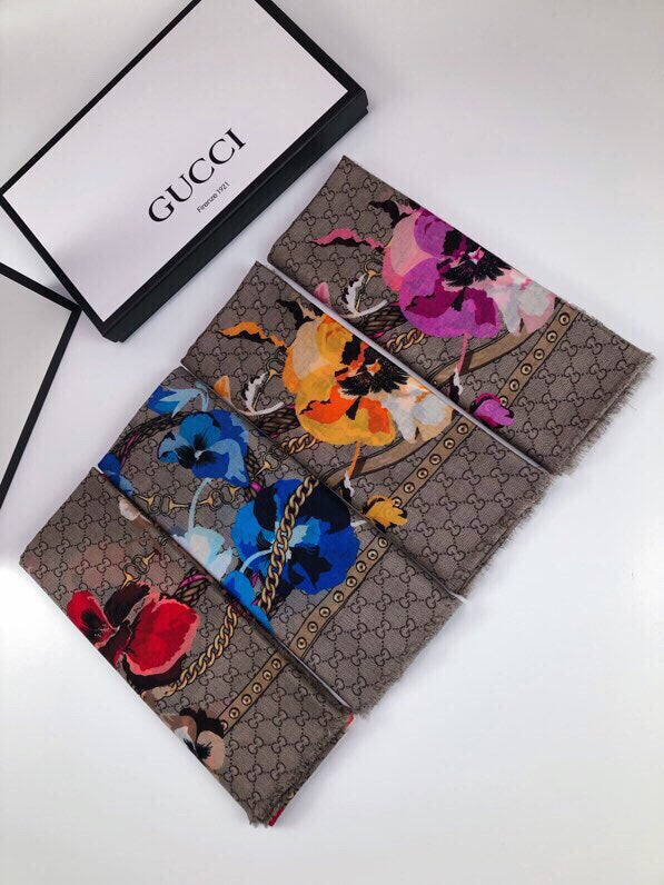 GUCCI 25S SCARF 140 IN CASHMERE 740370
