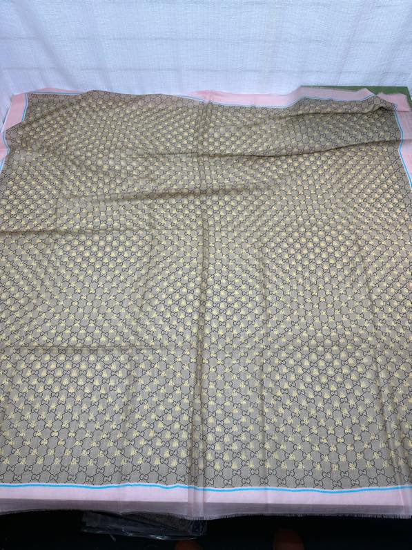 GUCCI 25S SCARF 140 IN CASHMERE 740369