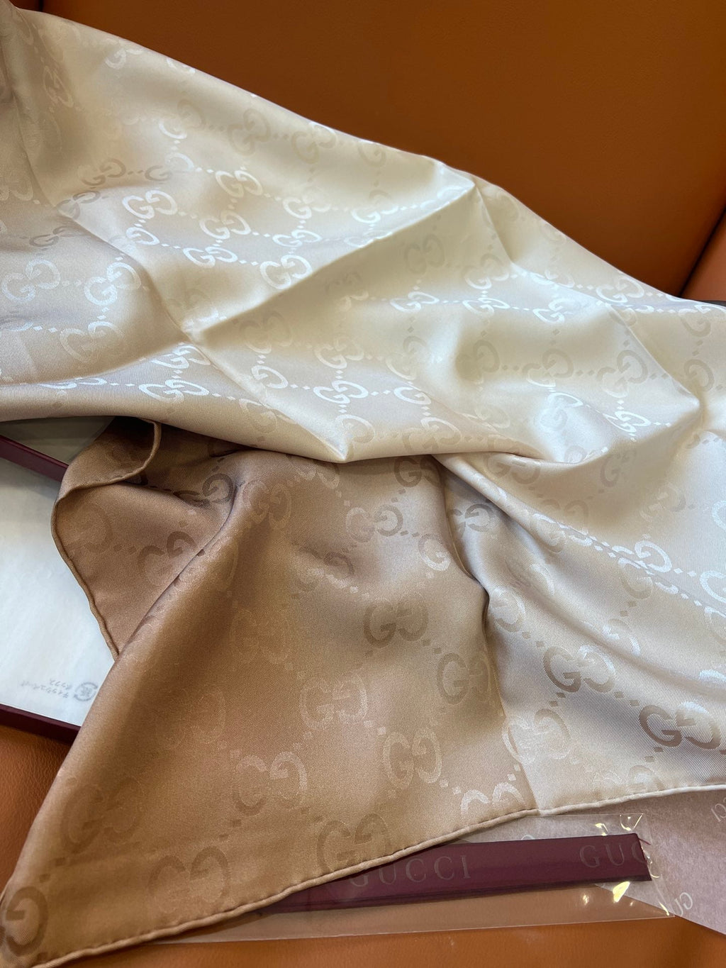 GUCCI 25S SCARF 90 IN SILK 600369