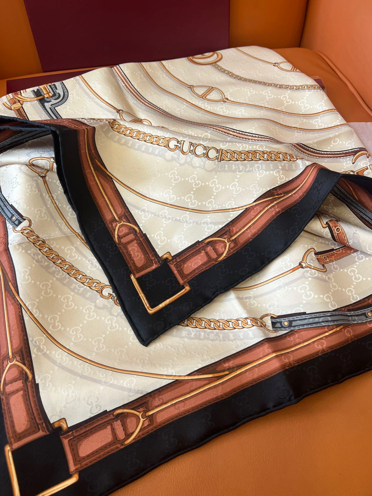 GUCCI 25S SCARF 90 IN SILK 679800