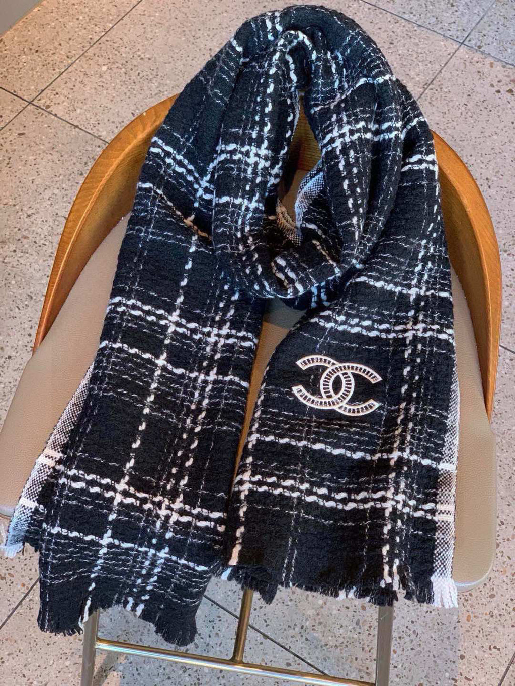 CHANEL 25S SCARF 200 IN CASHMERE 732052