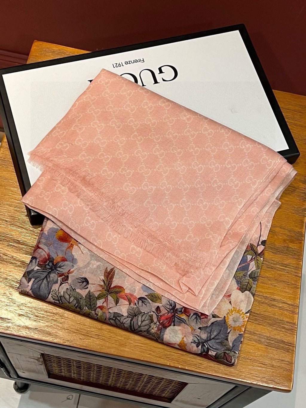 GUCCI 25S SCARF 200 IN CASHMERE 733885