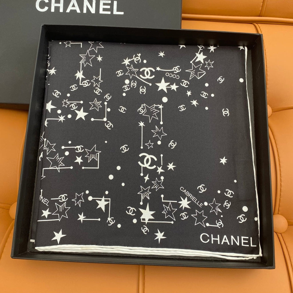 CHANEL 25S SCARF 90 IN SILK 704600
