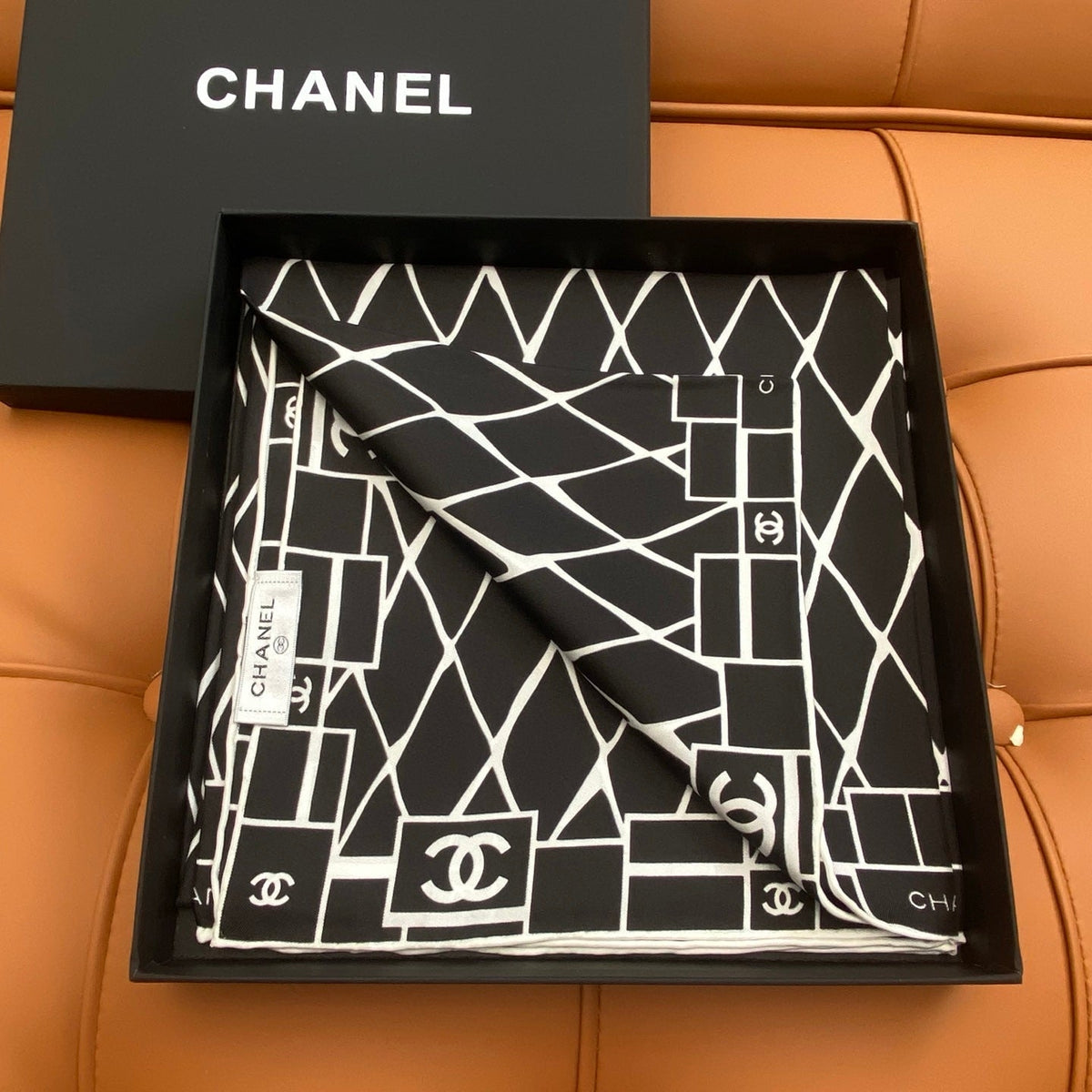 CHANEL 25S SCARF 90 IN SILK 703695