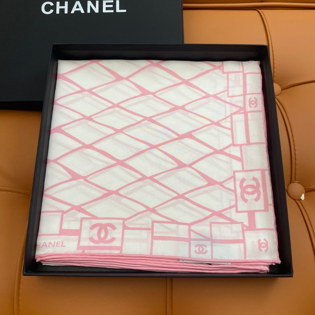 CHANEL 25S SCARF 90 IN SILK 703692
