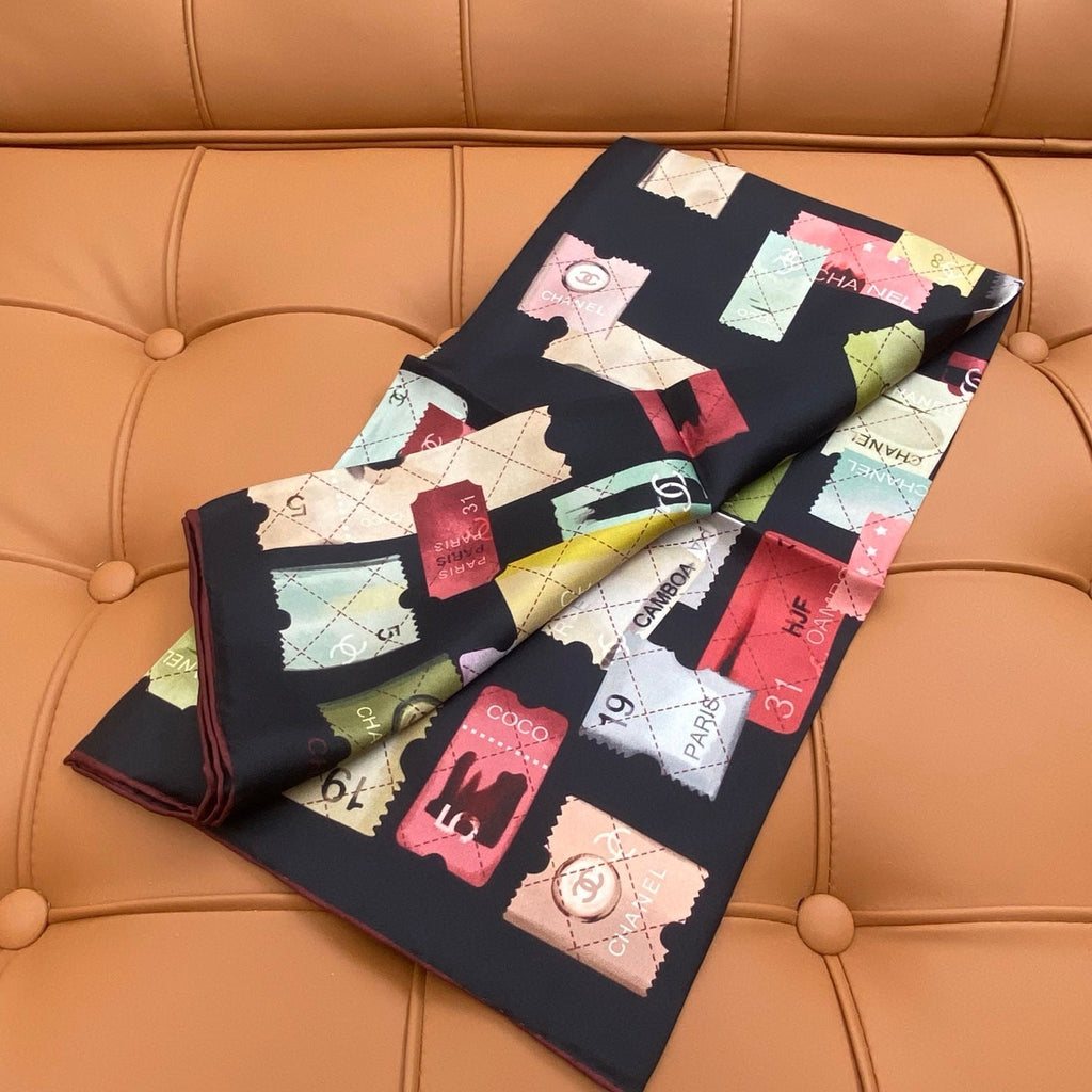 CHANEL 25S SCARF 90 IN SILK 703703