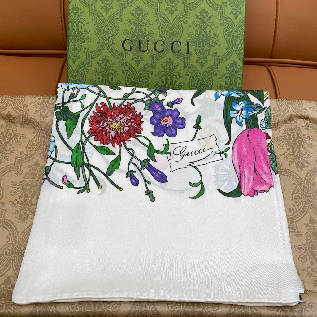GUCCI 25S SCARF 90 IN SILK 718504