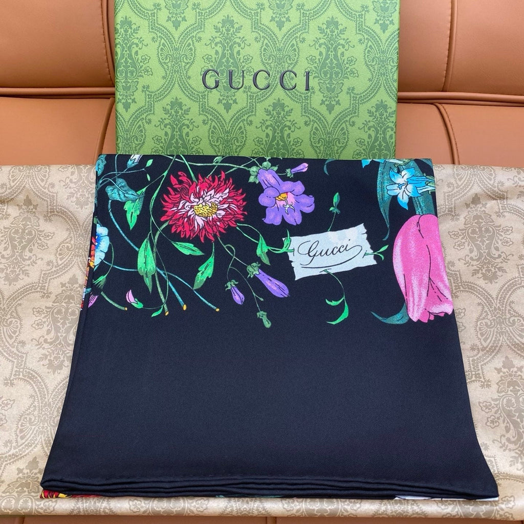 GUCCI 25S SCARF 90 IN SILK 718505