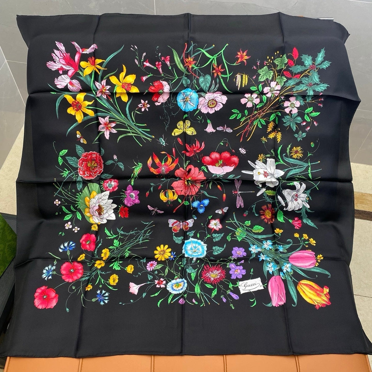GUCCI 25S SCARF 90 IN SILK 718505