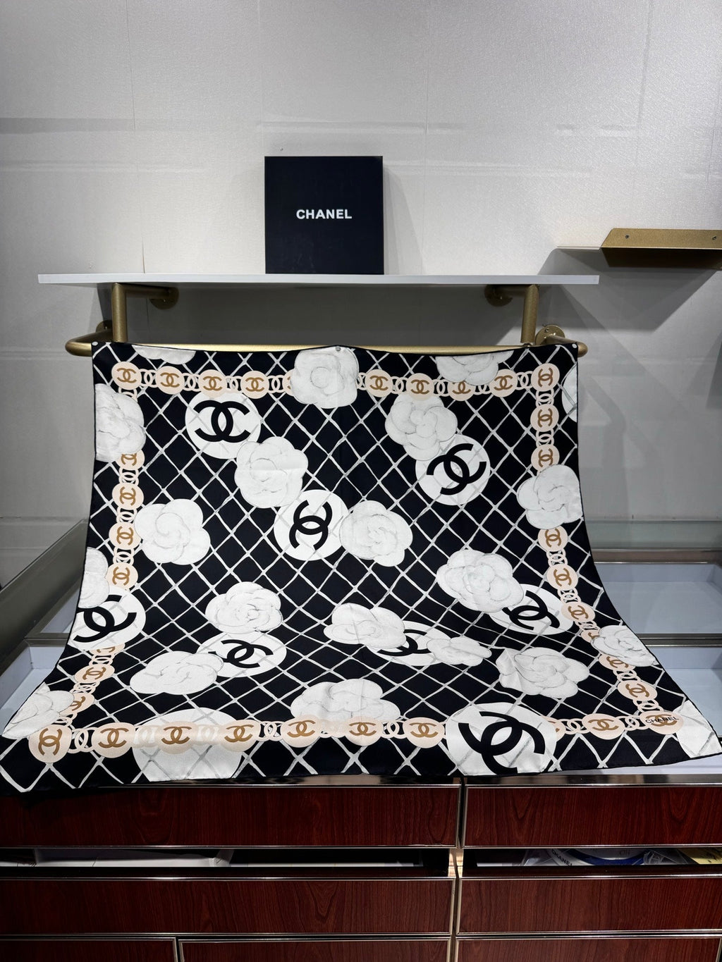 CHANEL 25S SCARF 90 IN CASHMERE SILK 737220