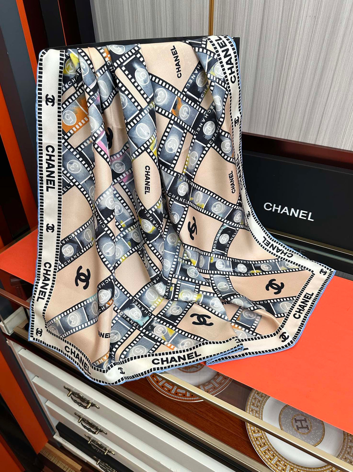 CHANEL 25S SCARF 90 IN SILK 727362