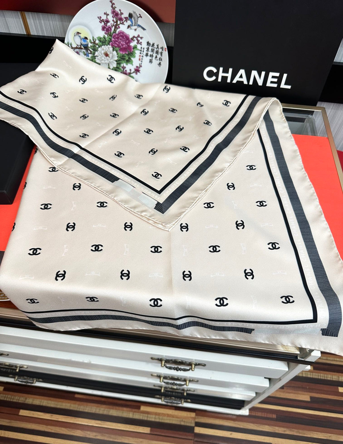 CHANEL 25S SCARF 90 IN SILK 730538