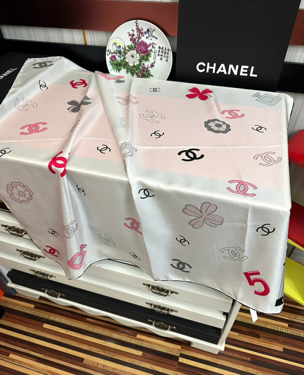 CHANEL 25S SCARF 90 IN SILK 733857