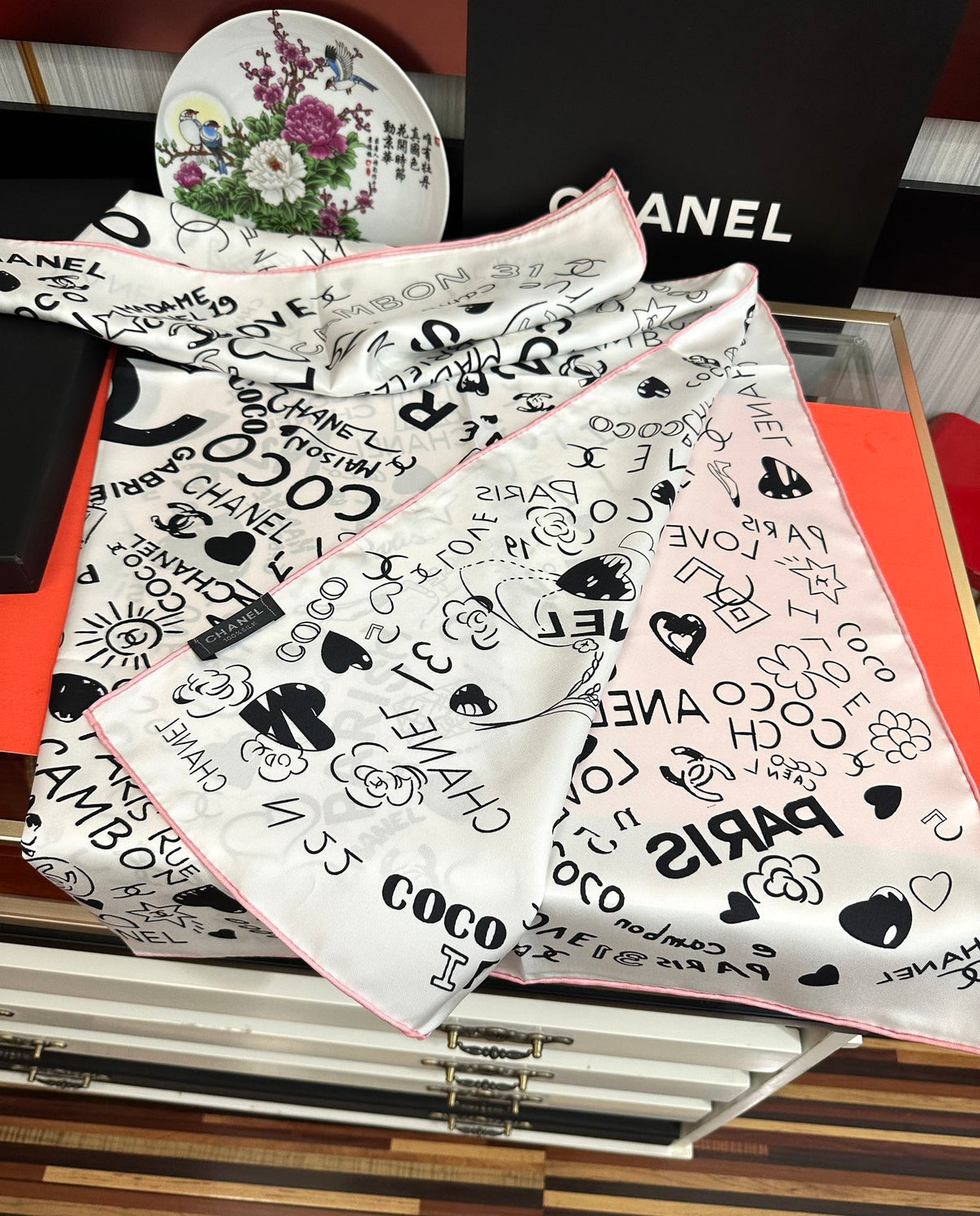 CHANEL 25S SCARF 90 IN SILK 738421