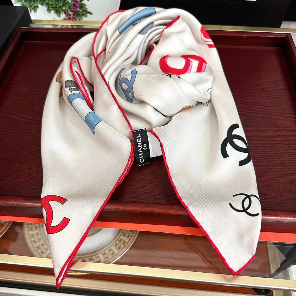 CHANEL 25S SCARF 90 IN SILK 929757