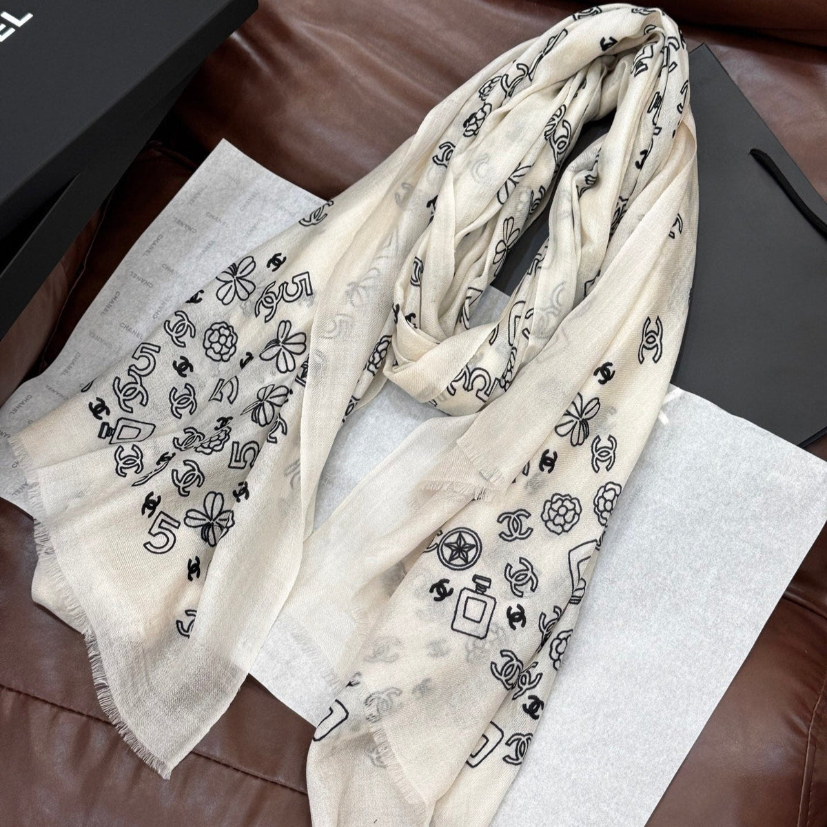 CHANEL 25S SCARF 200 IN CASHMERE 727296