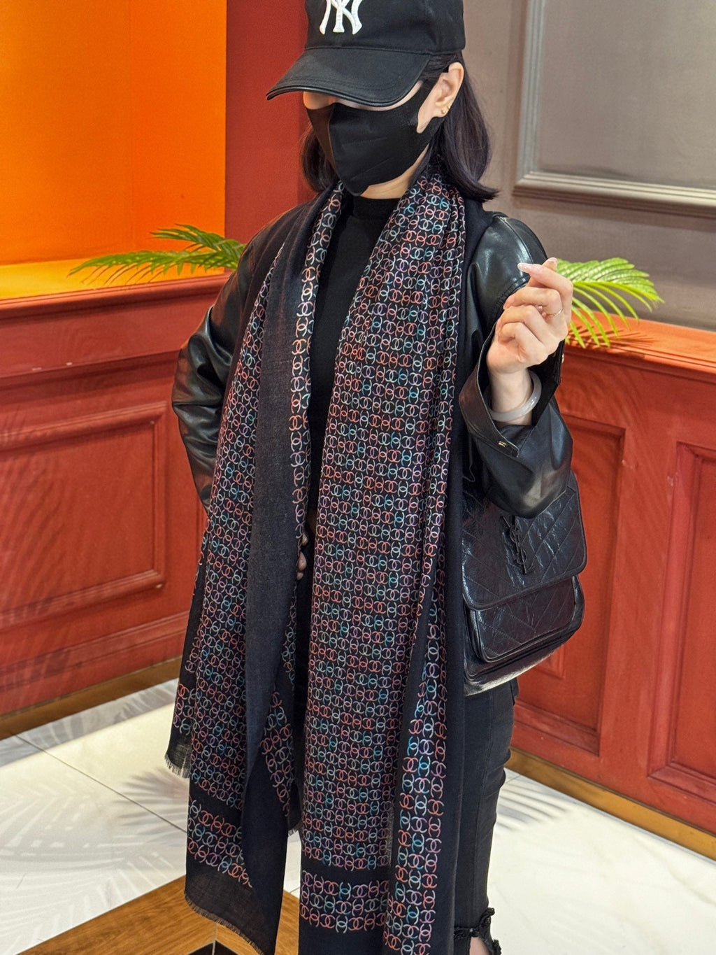 CHANEL 25S SCARF 200 IN CASHMERE 728979
