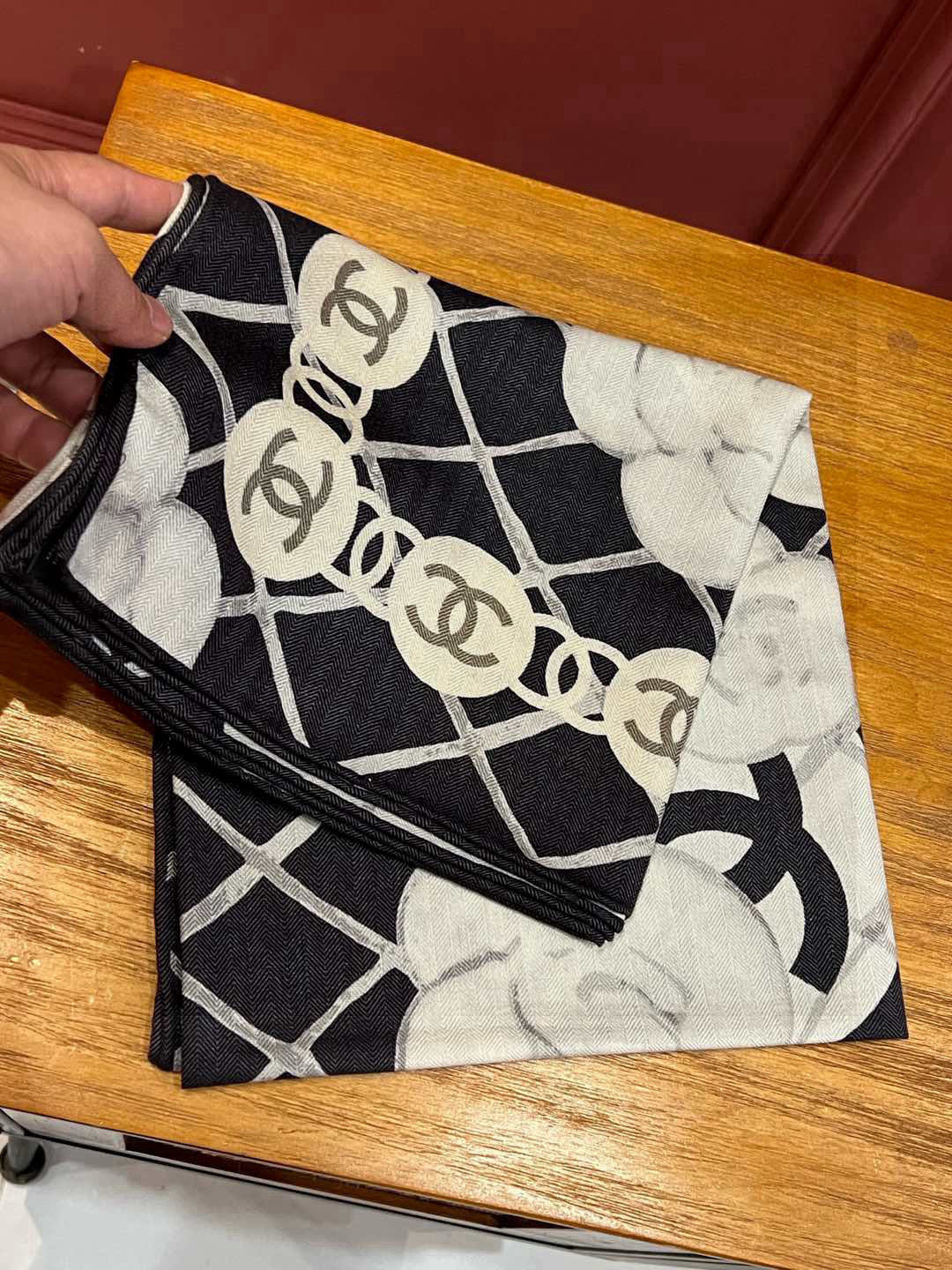 CHANEL 25S SCARF 110 IN CASHMERE SILK 730603