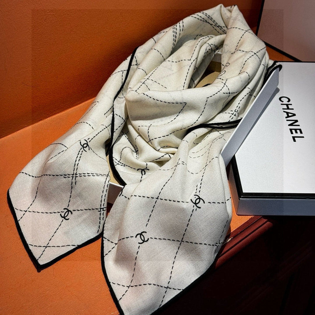 CHANEL 25S SCARF 140 IN SILK 735801
