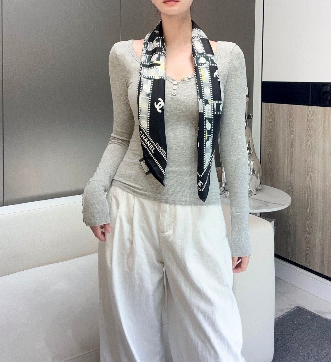 CHANEL 25S SCARF 88 IN SILK 737191