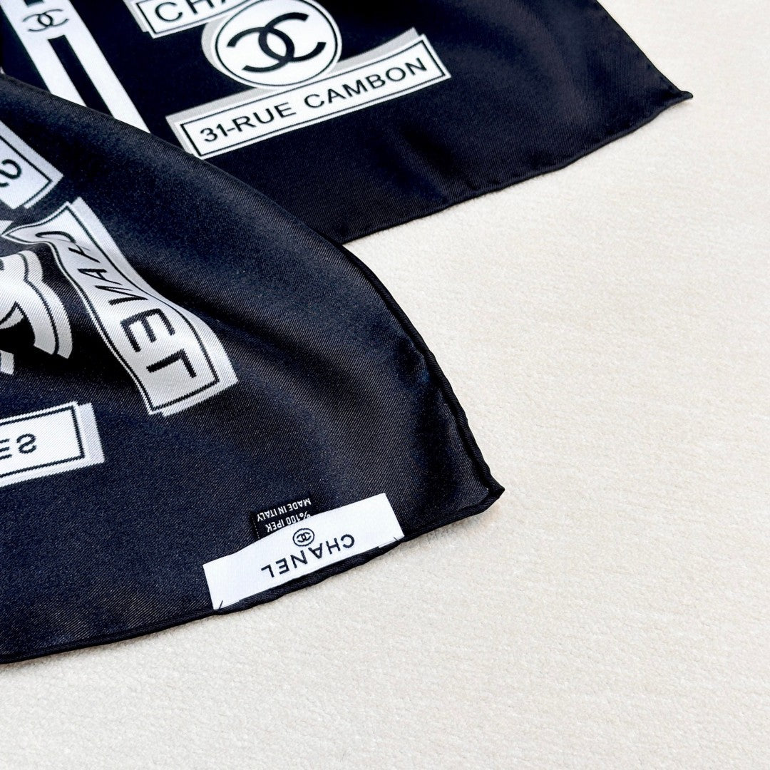 CHANEL 25S SCARF 90 IN SILK 729053