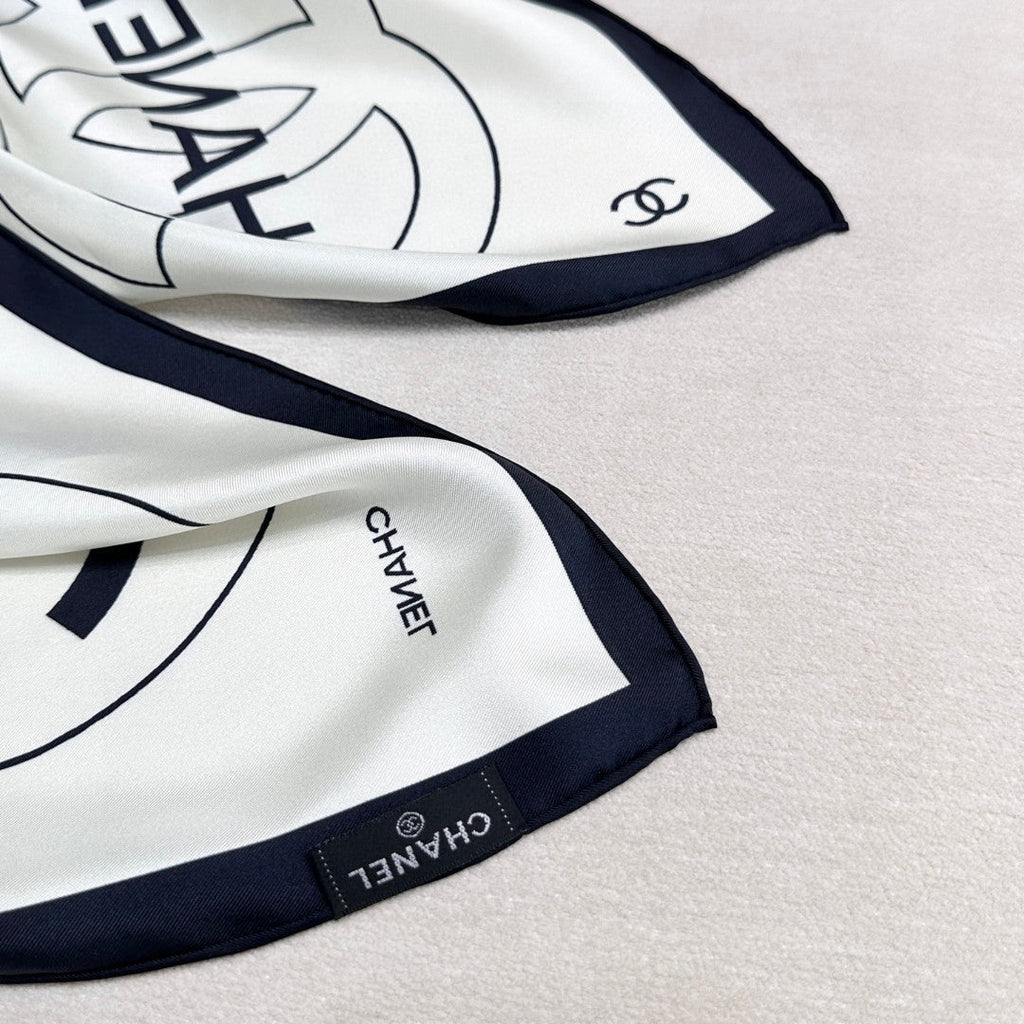 CHANEL 25S SCARF 90 IN SILK 730653
