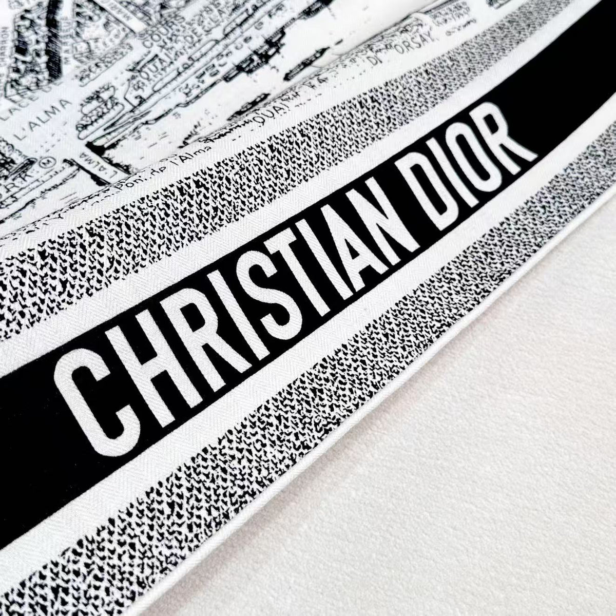 DIOR SCARF 110 CM IN SILK 730652