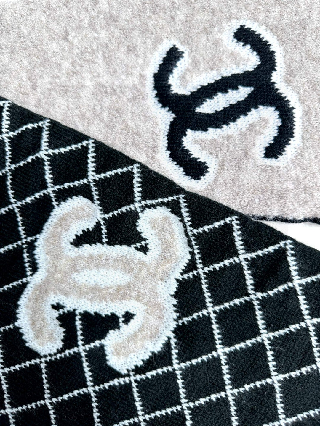 CHANEL 25S SCARF 185 IN CASHMERE 721525