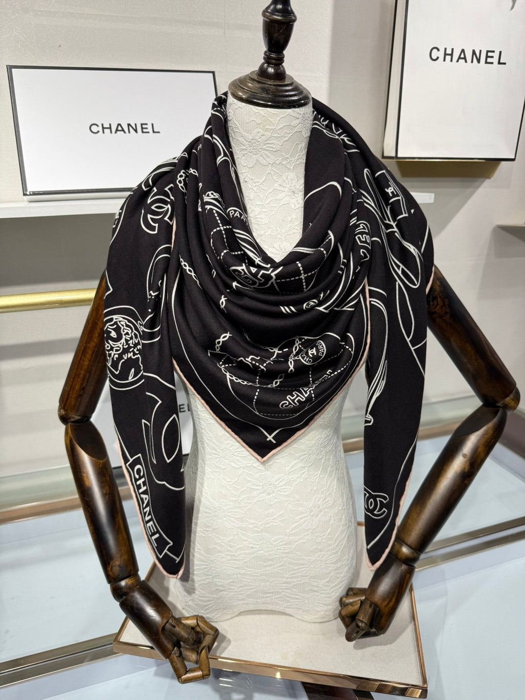 CHANEL 25S SCARF 140 IN SILK 732181