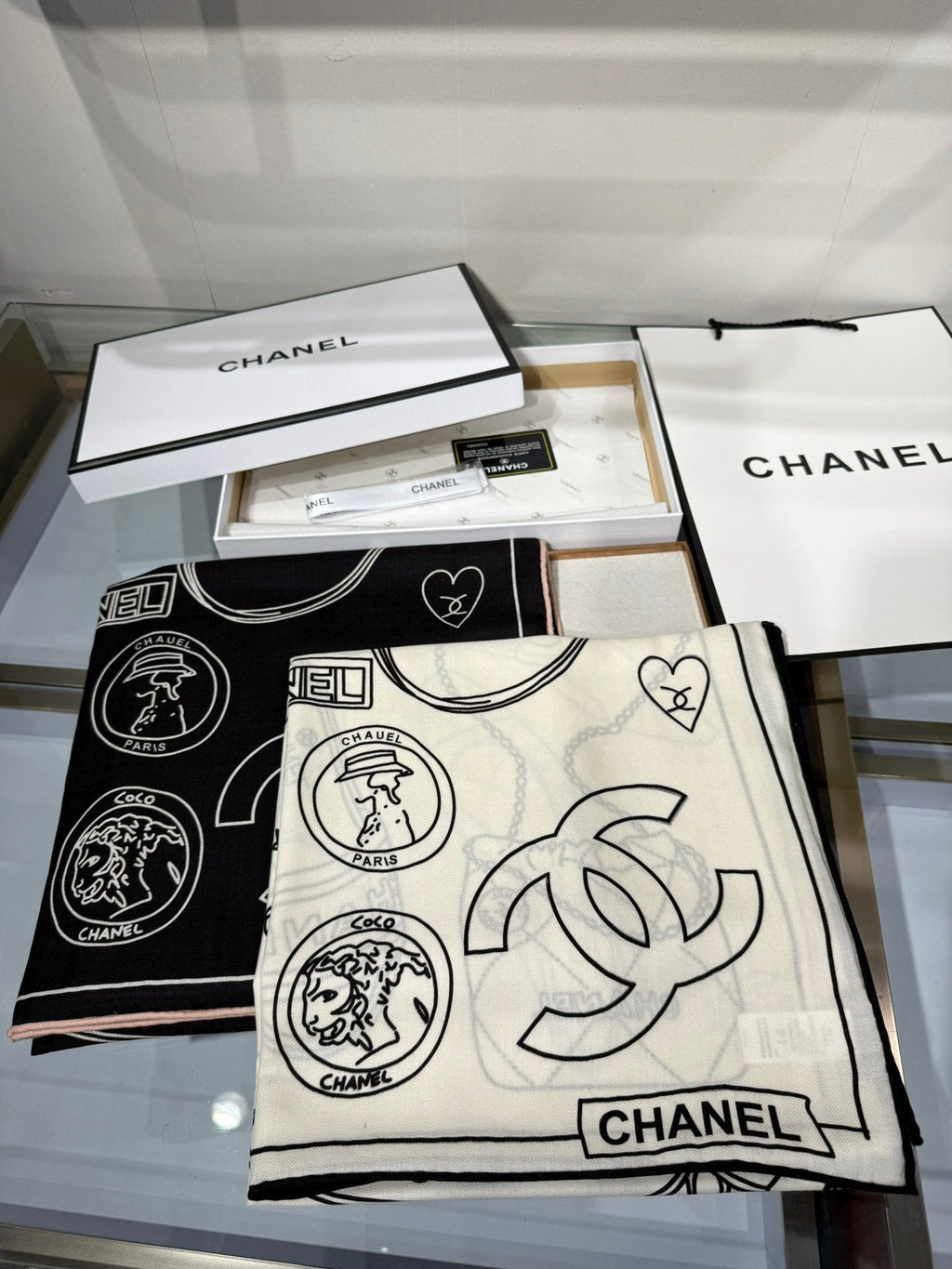 CHANEL 25S SCARF 140 IN SILK 732181